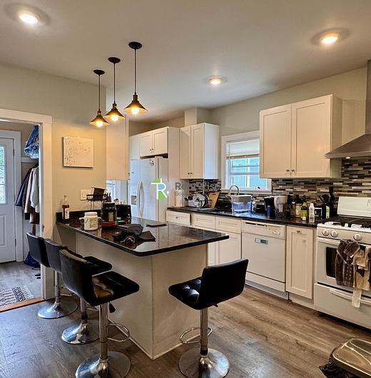 Photo of Beautiful apartment - close to Tufts!