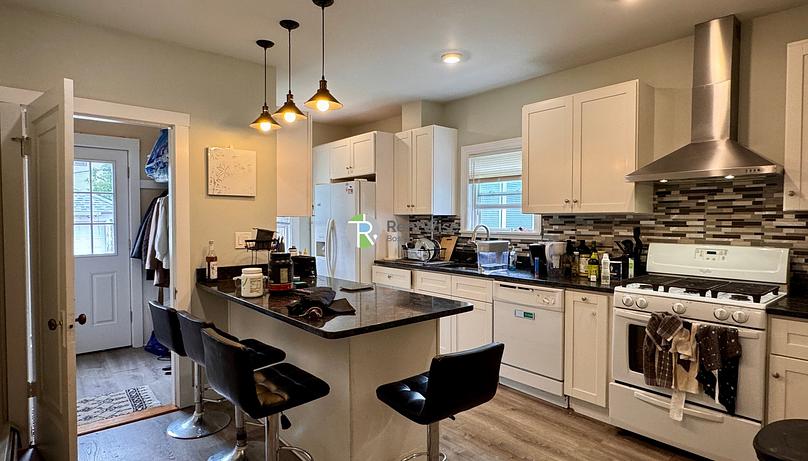 Photo of Beautiful apartment - close to Tufts!