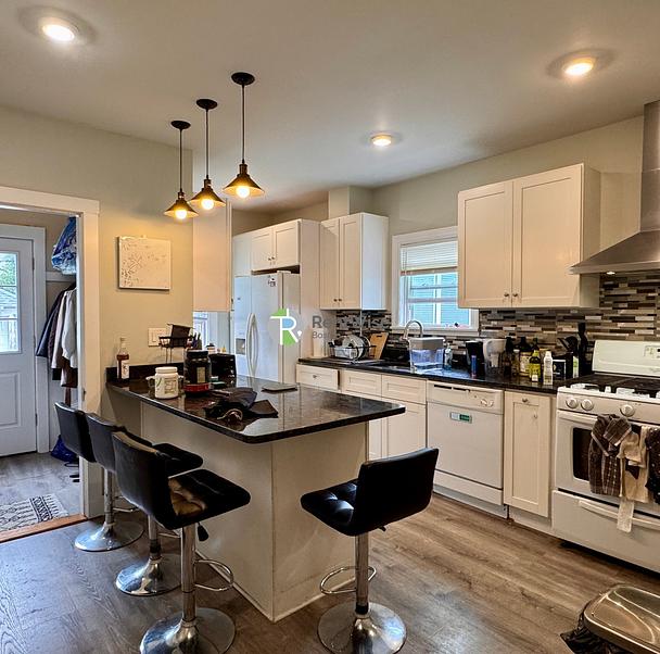Photo of Beautiful apartment - close to Tufts!