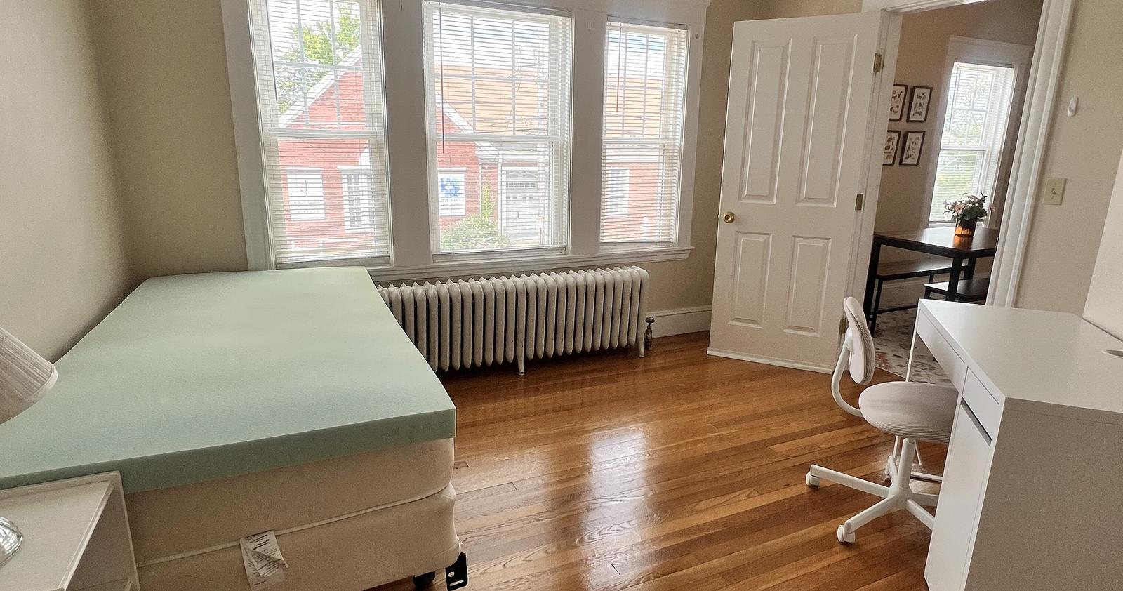 Photo of Spacious and sunny apartment - close to Tufts!