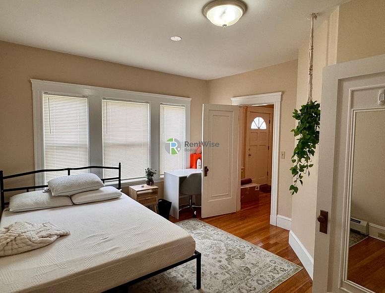 Photo of Beautiful apartment - close to Tufts!