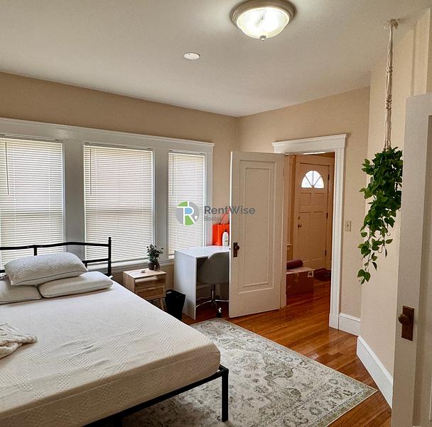 Photo of Beautiful apartment - close to Tufts!