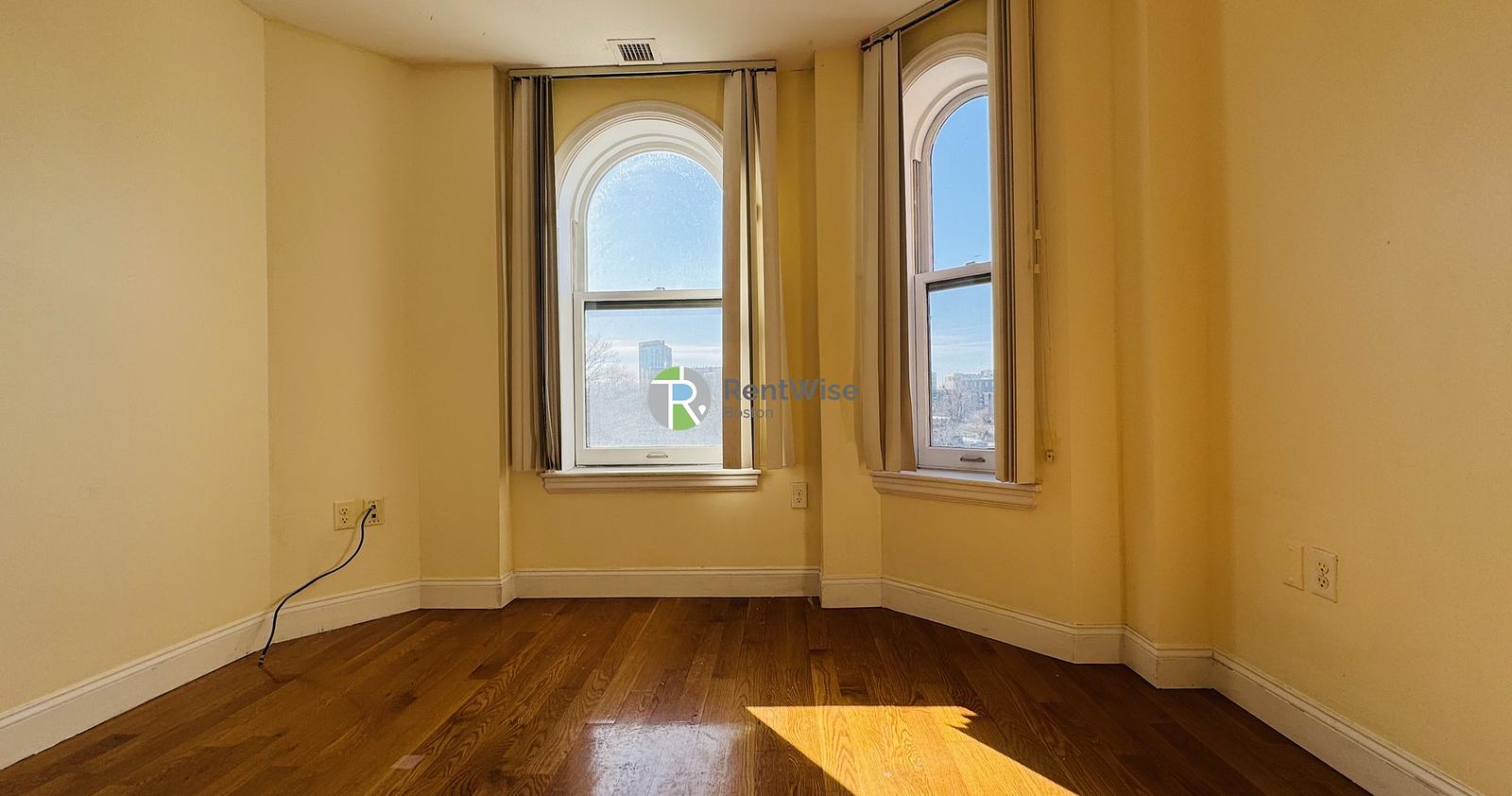Photo of 90 Westland Avenue