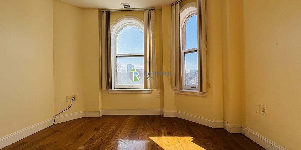 Photo of 90 Westland Avenue