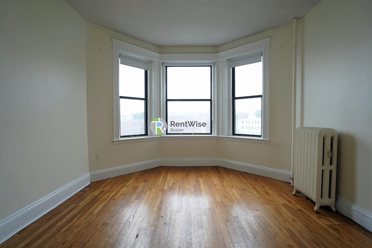 Photo of 1156 Commonwealth Ave