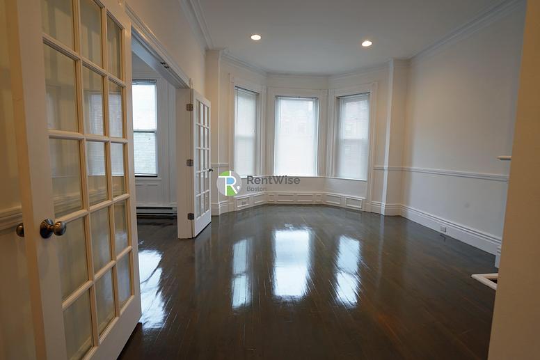 Photo of 225 Newbury St
