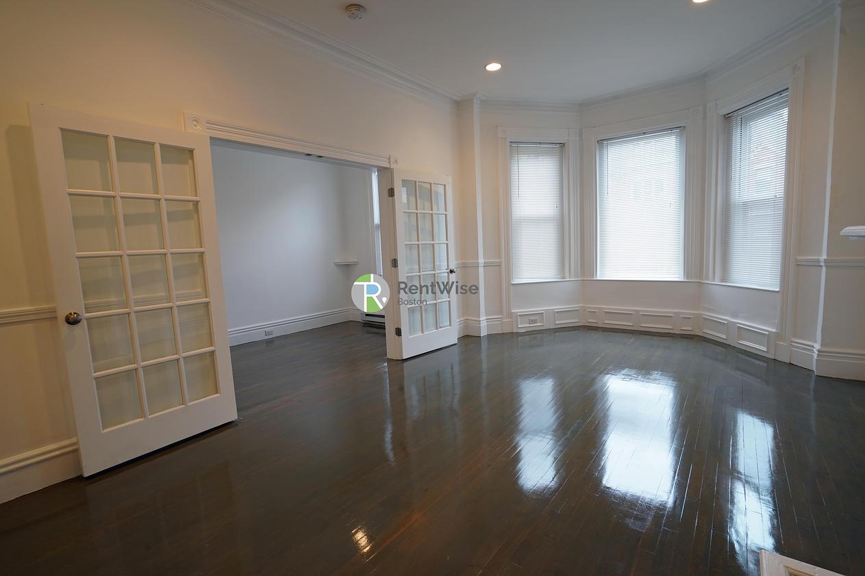 Photo of 225 Newbury St