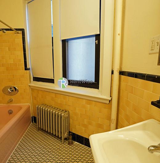 Photo of 504 Beacon St
