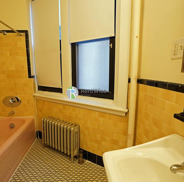 Photo of 504 Beacon St