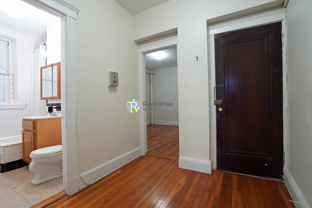 Photo of 1800 Commonwealth Avenue
