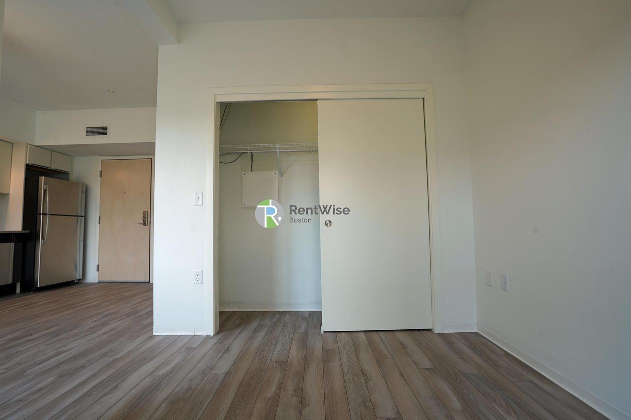 Photo of 1047 Commonwealth Ave