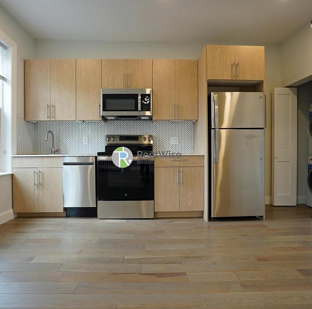 Photo of 379 Commonwealth Ave