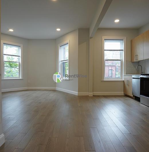 Photo of 379 Commonwealth Ave
