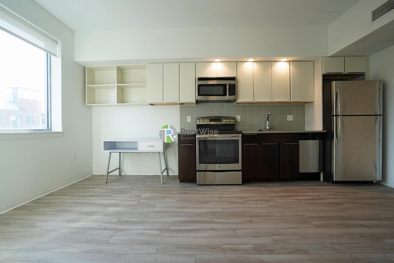 Photo of 1047 Commonwealth Ave
