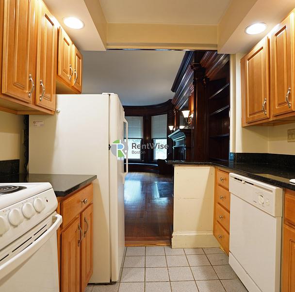 Photo of 379 Commonwealth Ave