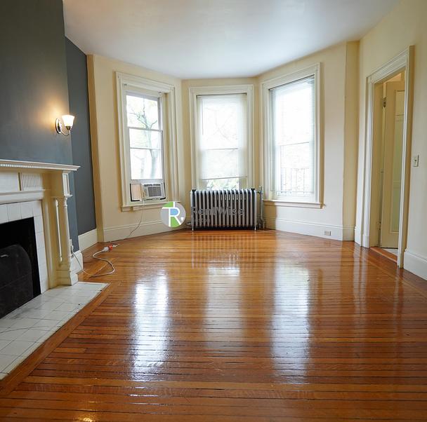 Photo of 379 Commonwealth Ave