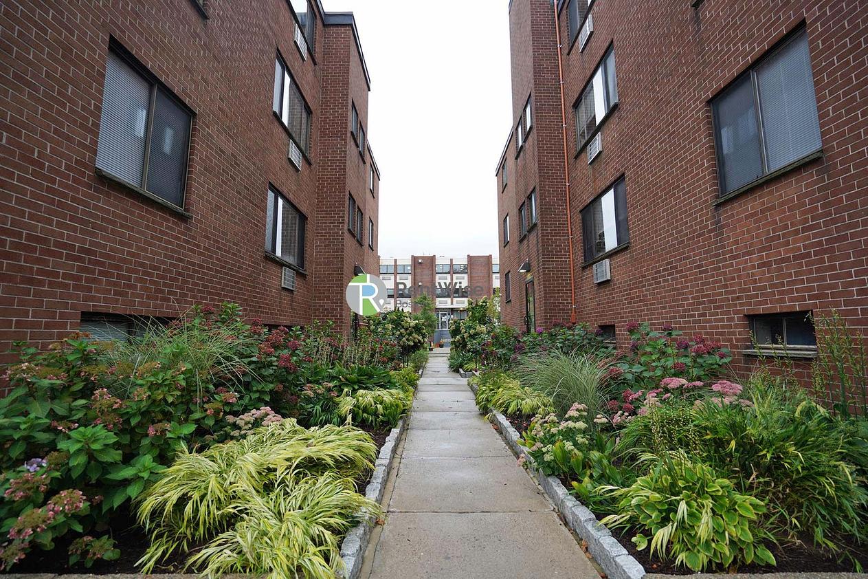 Photo of 222 Babcock St