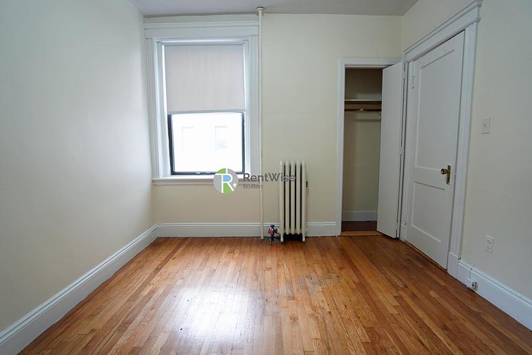 Photo of 1156 Commonwealth Ave