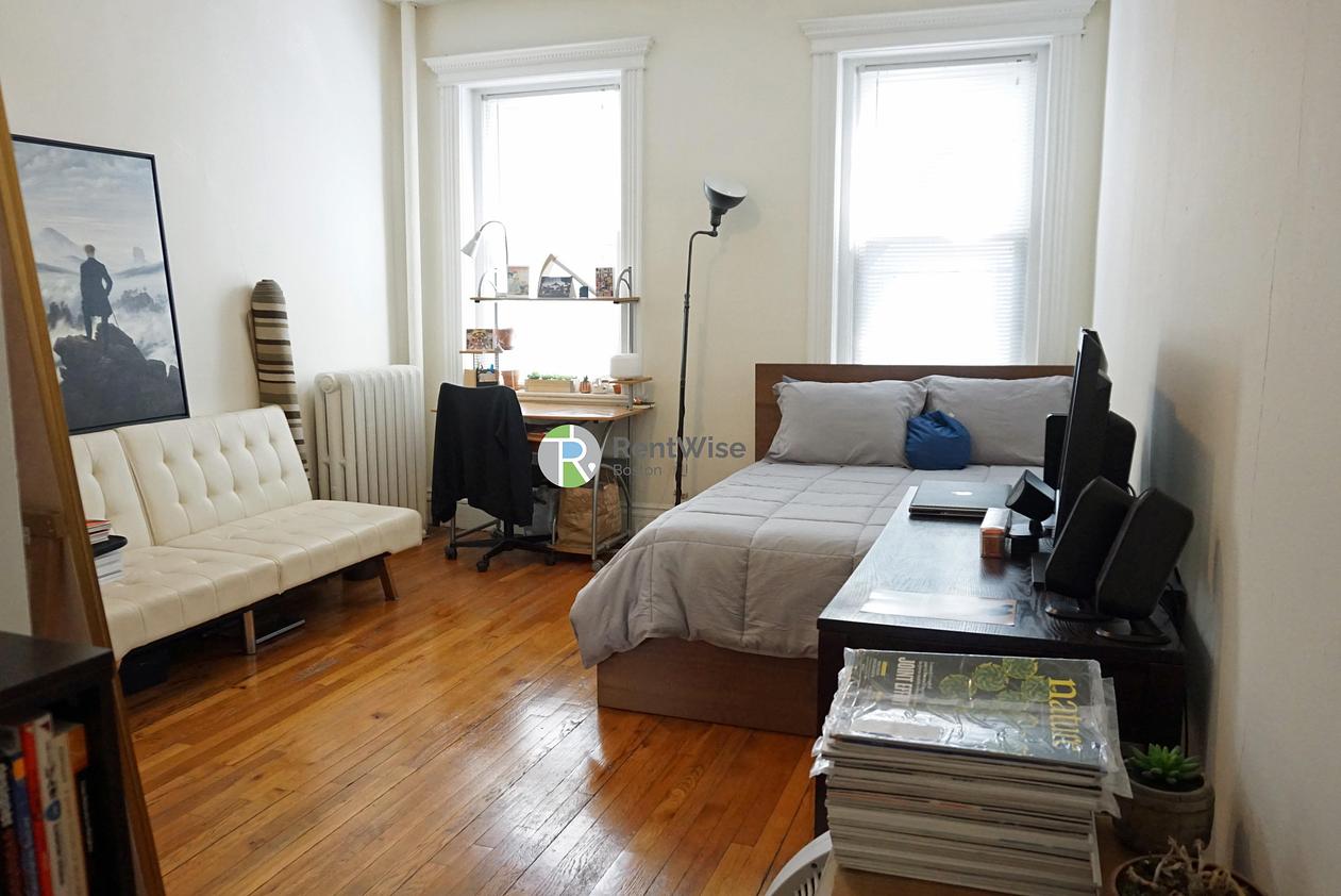 Photo of 1302 Commonwealth Ave