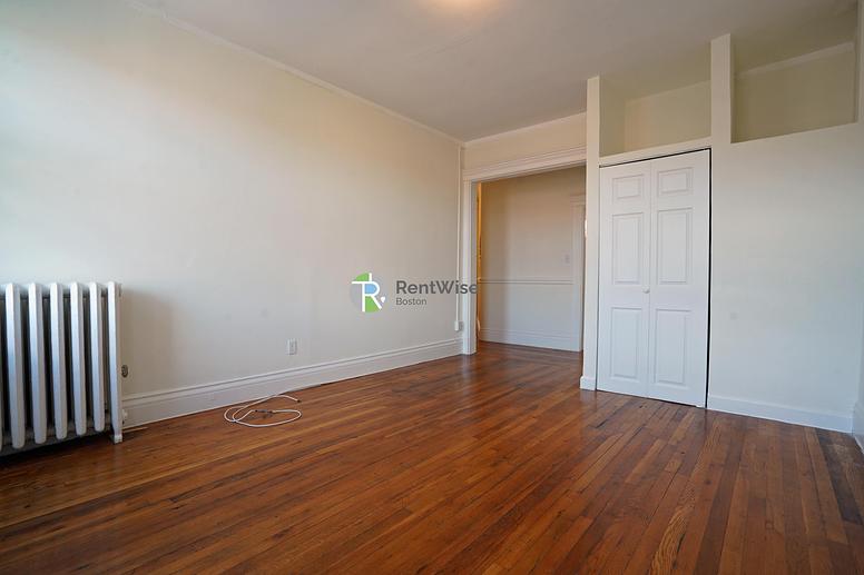 Photo of 1302 Commonwealth Ave