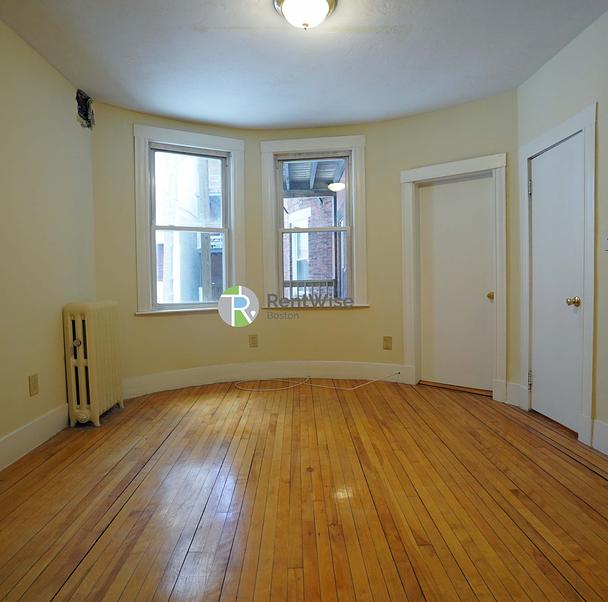 Photo of 1683 Commonwealth Ave