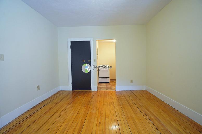 Photo of 1683 Commonwealth Ave
