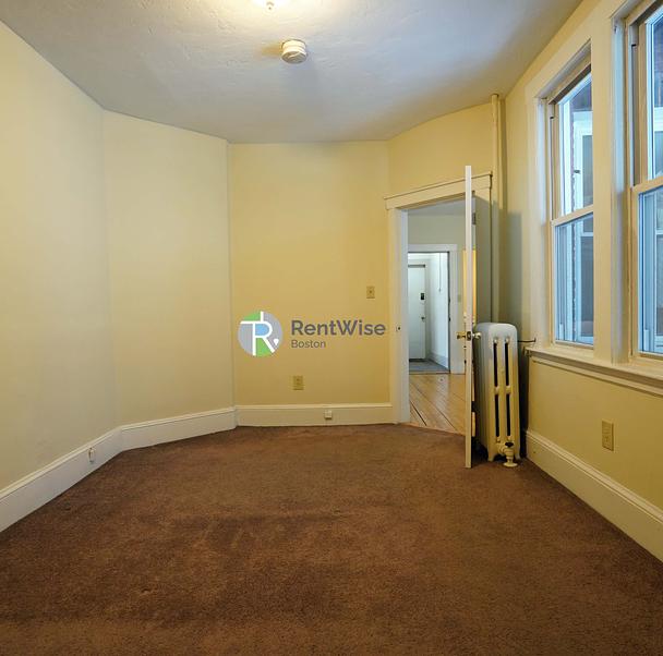 Photo of 1683 Commonwealth Ave