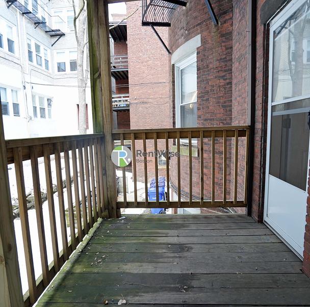 Photo of 1683 Commonwealth Ave