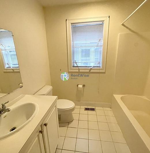 Photo of 128 Hillside St