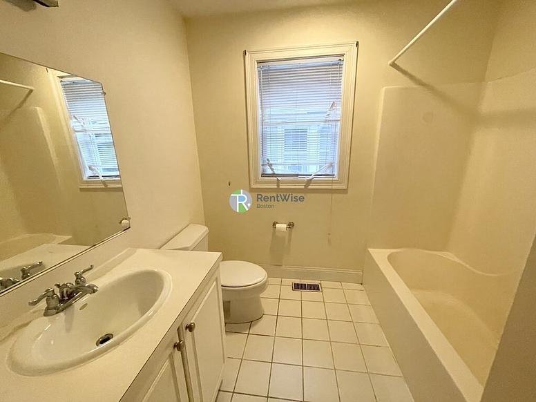 Photo of 128 Hillside St