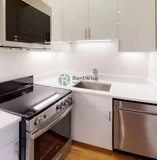 Photo of 829 Beacon St