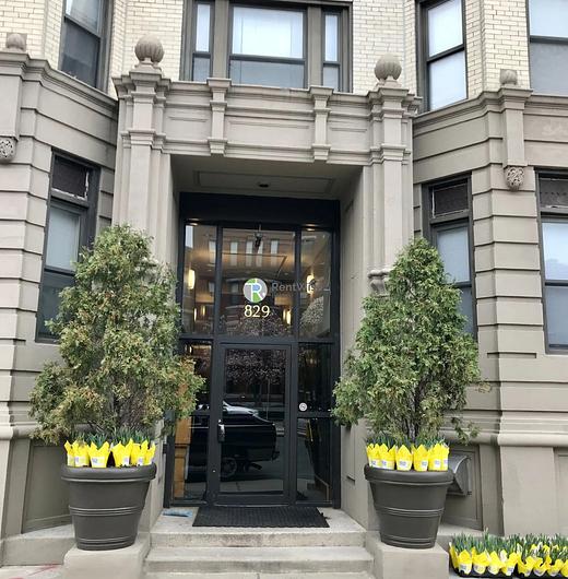 Photo of 829 Beacon St