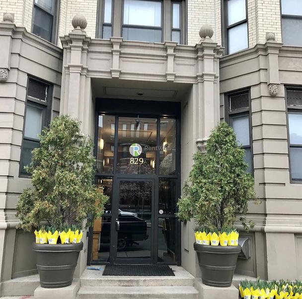 Photo of 829 Beacon St