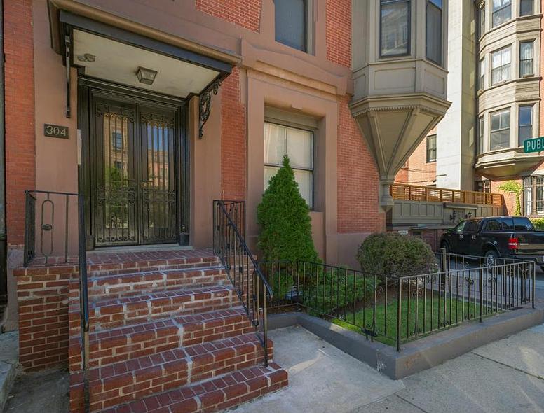 Photo of 304 Berkeley Street