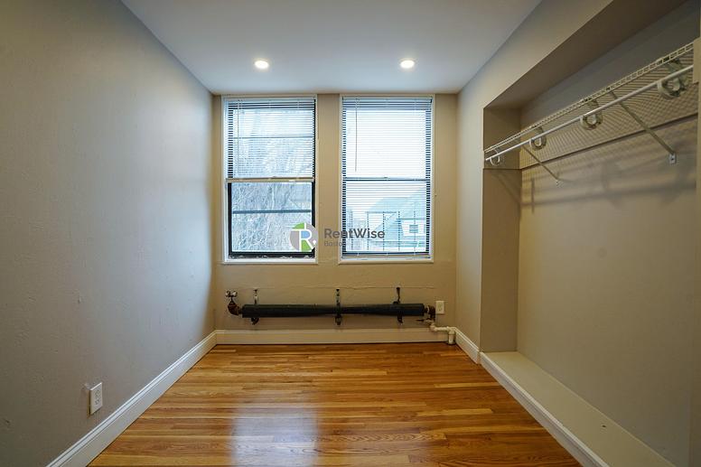Photo of 50 Park Vale Ave