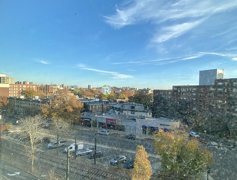 Photo of 1440 Beacon St