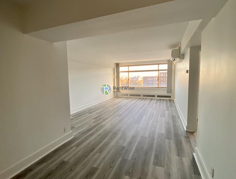 Photo of 1440 Beacon St