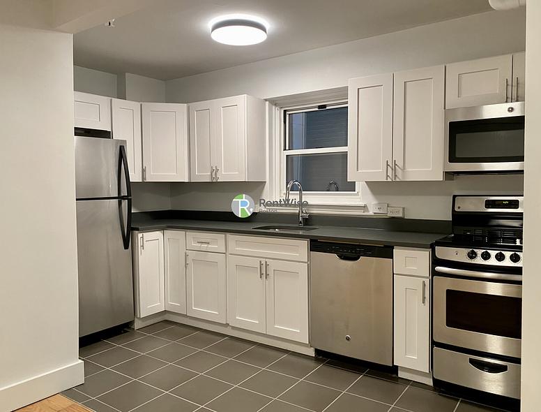 Photo of 1440 Beacon St
