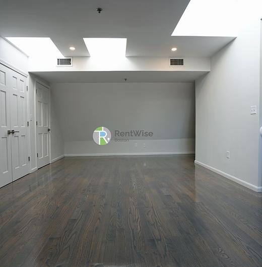 Photo of 1406 Beacon St