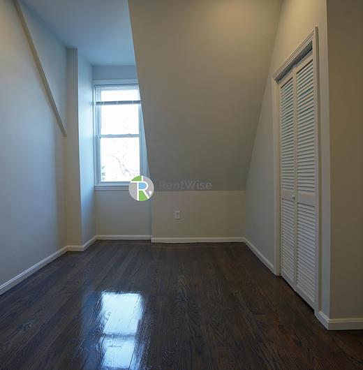 Photo of 1406 Beacon St