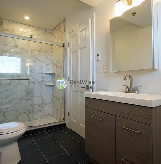 Photo of 1406 Beacon St