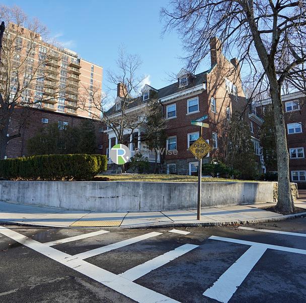 Photo of 2018 Commonwealth Ave
