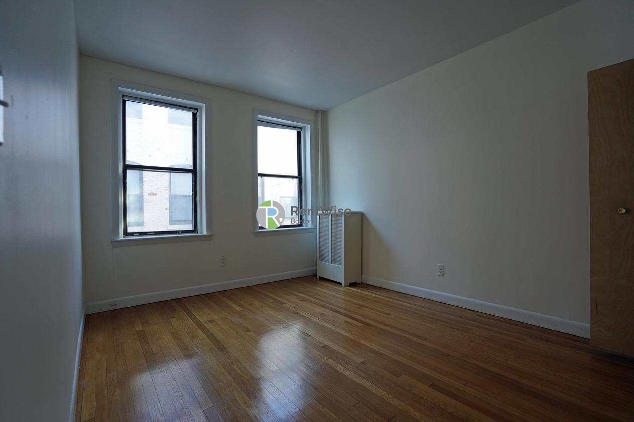 Photo of 1131 Commonwealth Avenue
