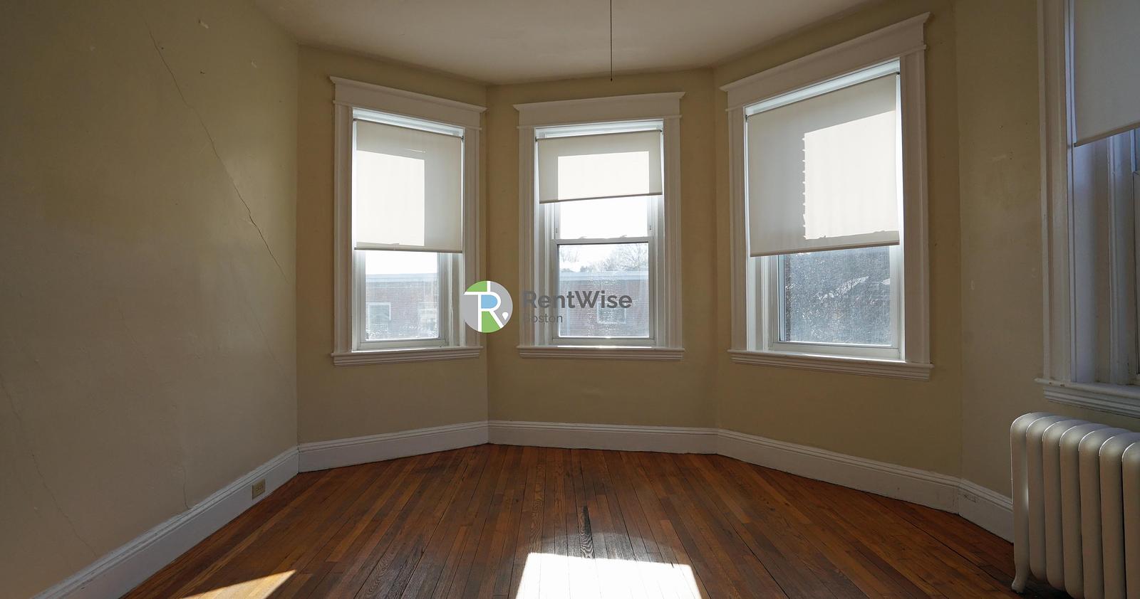 Photo of 60 Woodstock Ave