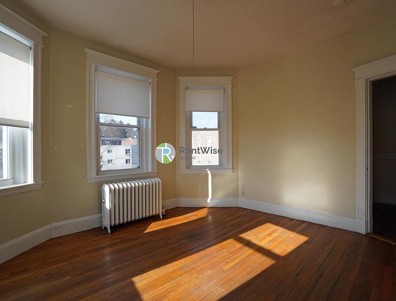 Photo of 60 Woodstock Ave