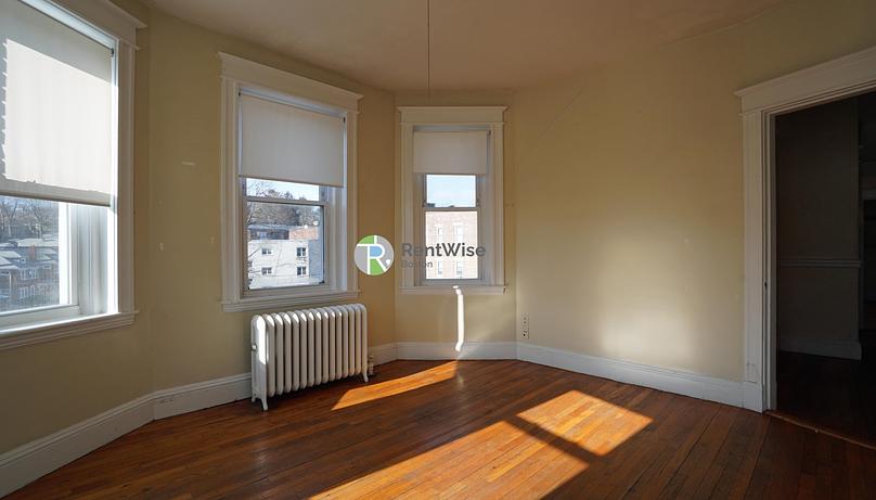 Photo of 60 Woodstock Ave