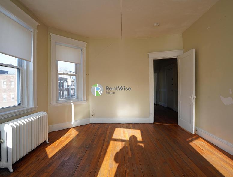 Photo of 60 Woodstock Ave