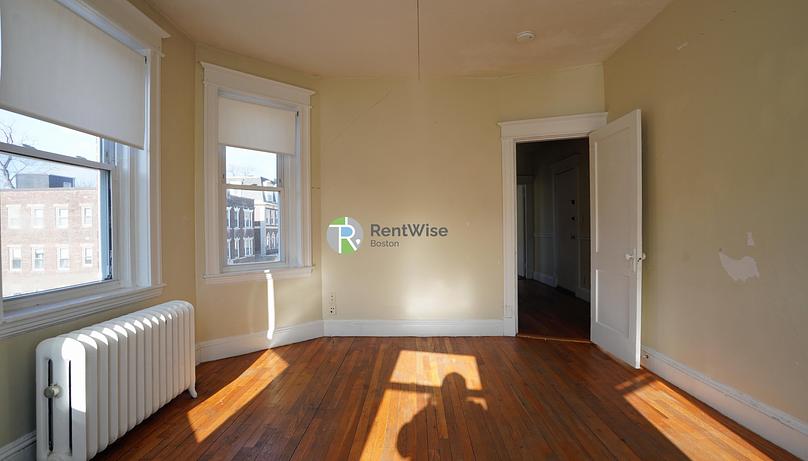 Photo of 60 Woodstock Ave
