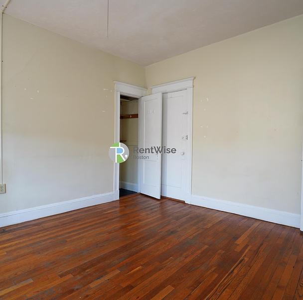 Photo of 60 Woodstock Ave