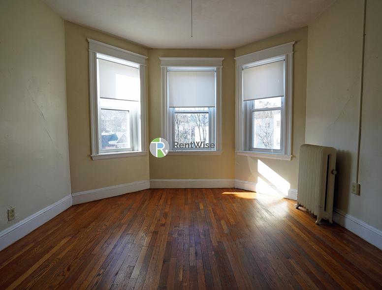 Photo of 60 Woodstock Ave